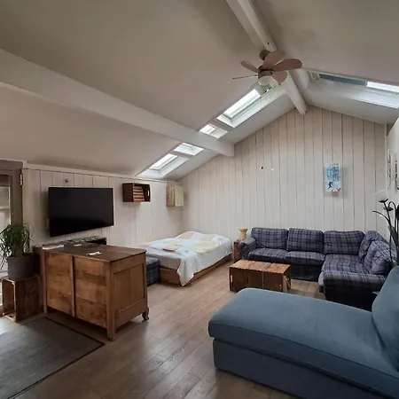 Comfortable In With Garden, Cleaning Included